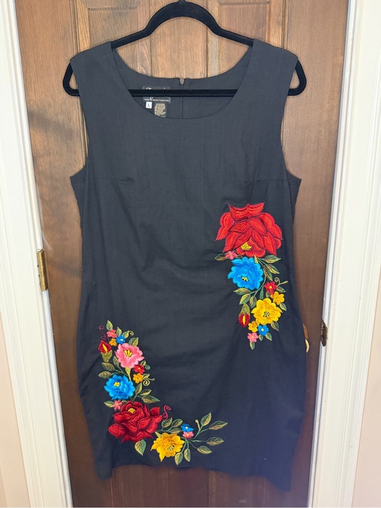 Elegancia Yucateca Dresses & Skirts - Elegancia Yucateca Embroidered Floral Dress L